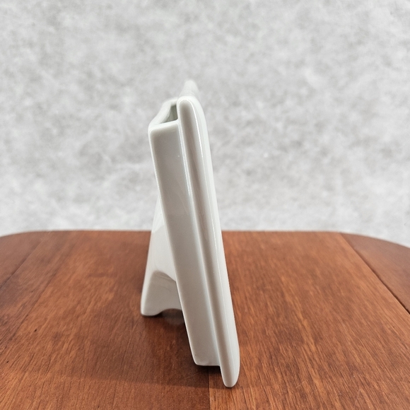 HEART SHAPED WHITE PORCELAIN MINIATURE PICTURE FRAME NO GLASS VALENTINES PHOTO - Picture 5 of 6